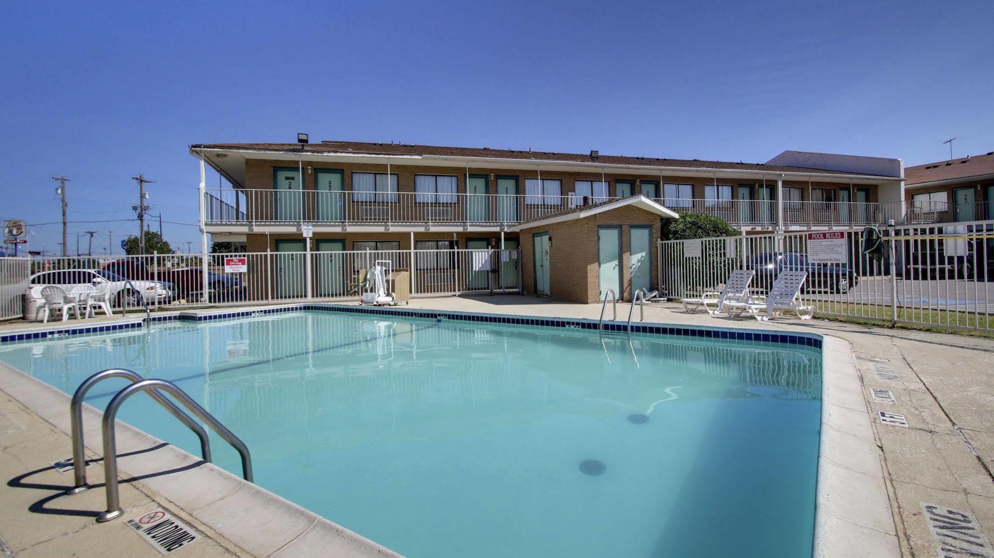 Motel 6 - Oklahoma City Airport Exterior foto